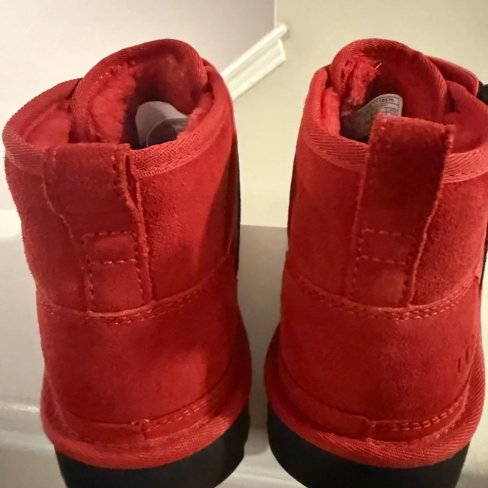 UGG Men's Neumel Snapback boot in Samba Red Size 8